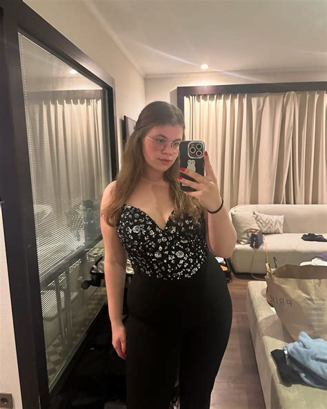 linalove.off OnlyFans Leaks 2025